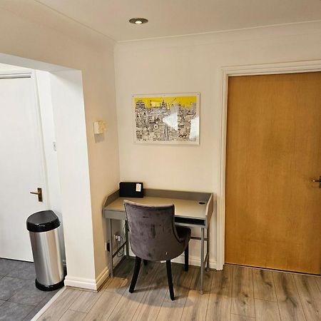 Redcot Gardens Stamford 4 Bed Contractor Familt Home With Parking Exterior foto