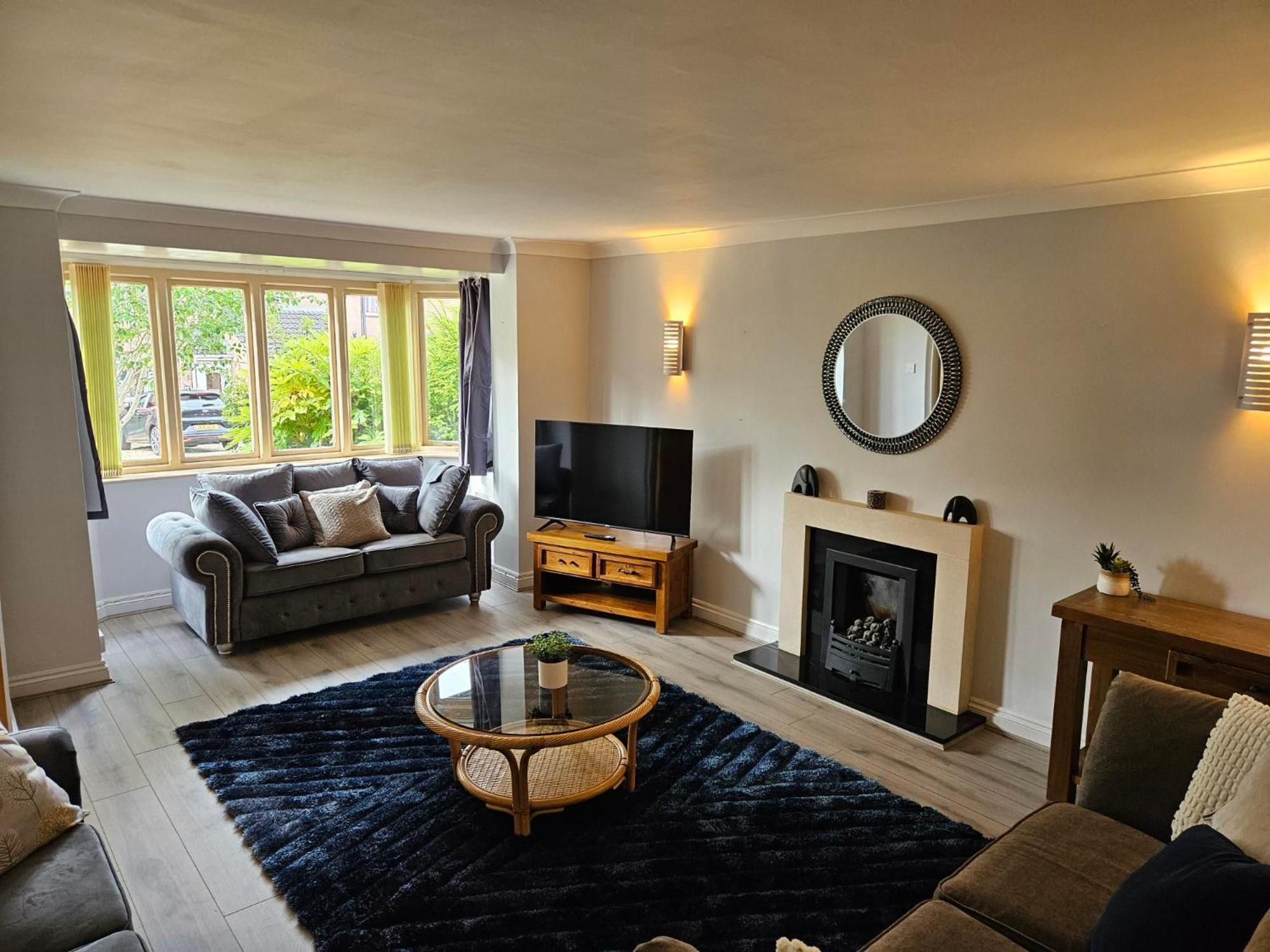 Redcot Gardens Stamford 4 Bed Contractor Familt Home With Parking Exterior foto